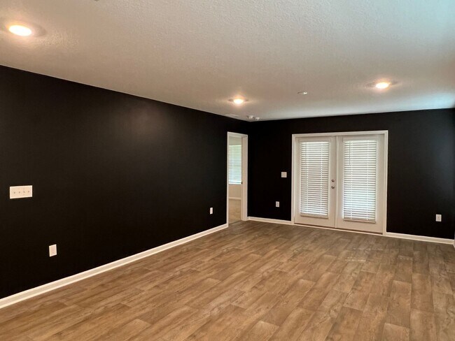 Building Photo - Charming 3 Bedroom in North Pensacola