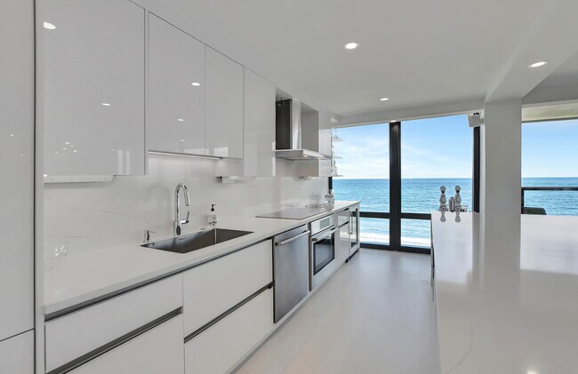 Building Photo - 250 S Ocean Blvd
