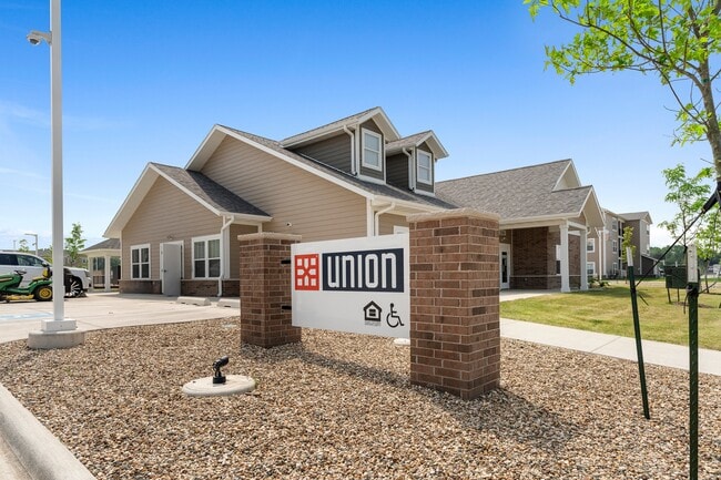 Building Photo - Union at North Crossing