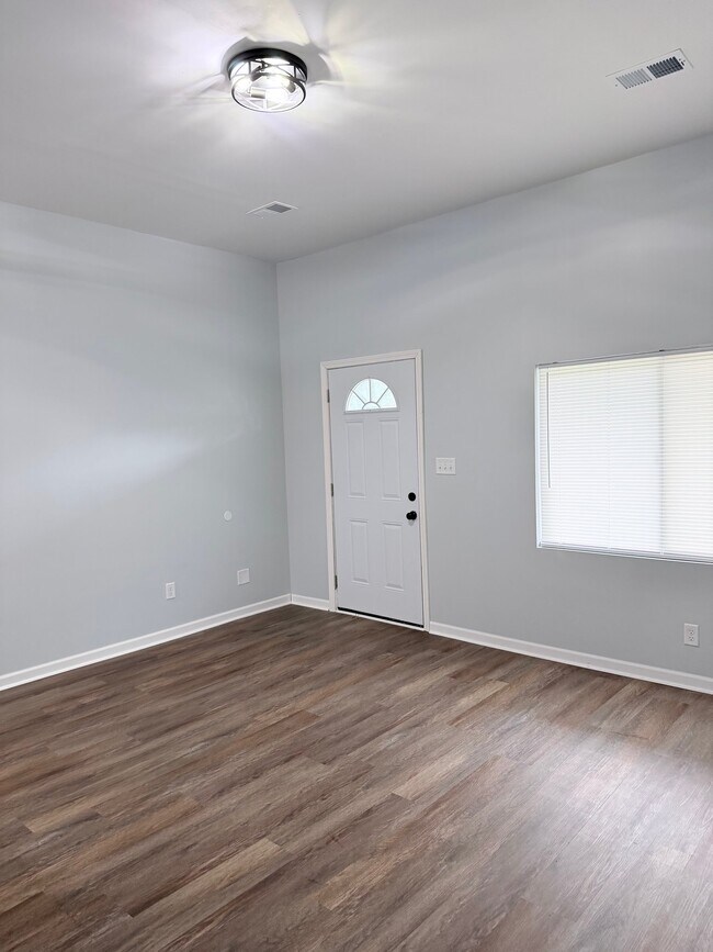 Foto del edificio - 2325 Woodland Ave