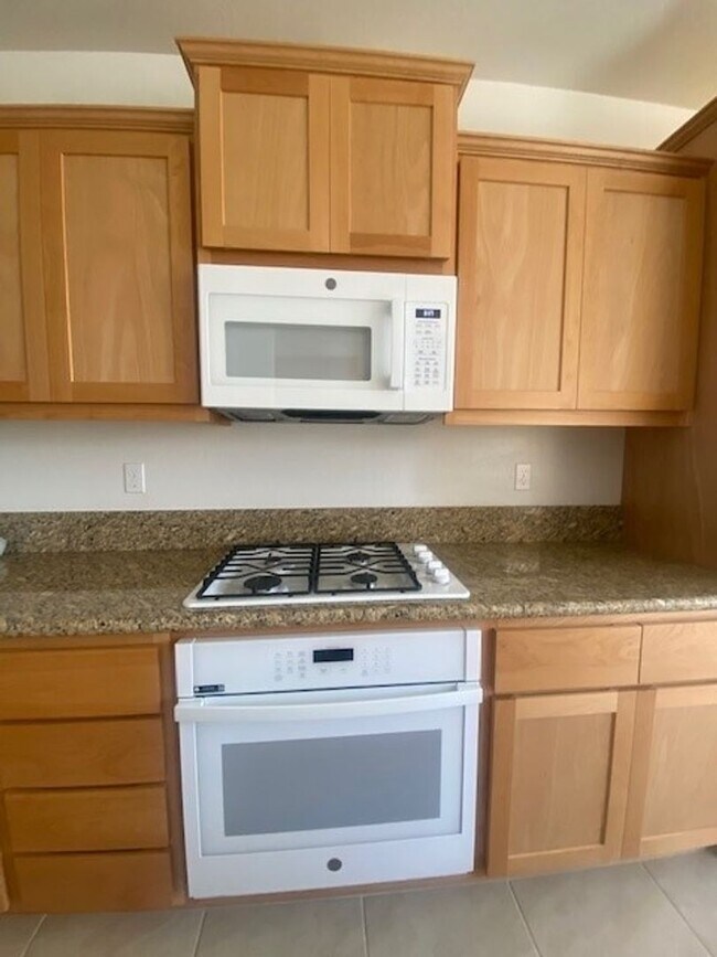 Building Photo - Woodside Home in NW Visalia coming soon!!