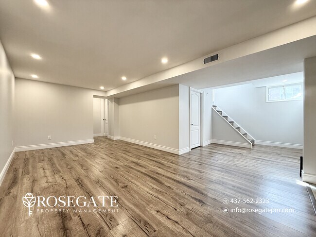 Photo du bâtiment - Pet-Friendly 2-Bedroom Basement Apartment with Parking & Free Rogers Wi-Fi