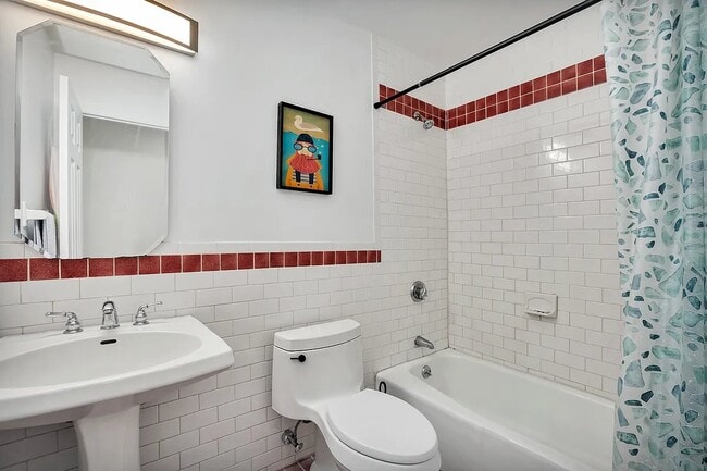 Building Photo - 186 W 80th St