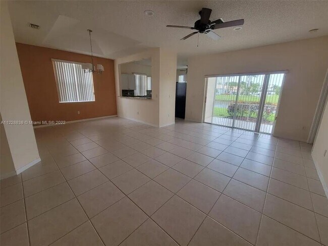 Foto del edificio - 10860 Fillmore Dr