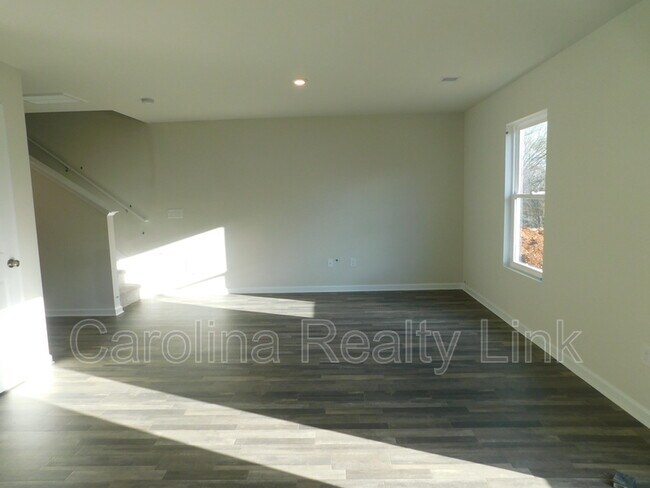 Building Photo - 1125 Woodruff Rd