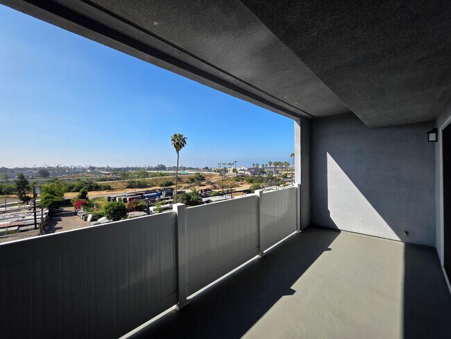 Interior Photo - Mariners Landing