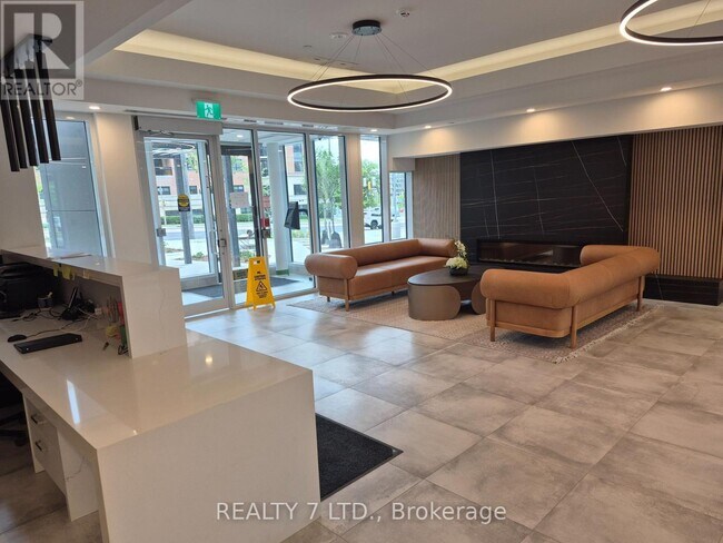 Building Photo - 705 Davis Dr