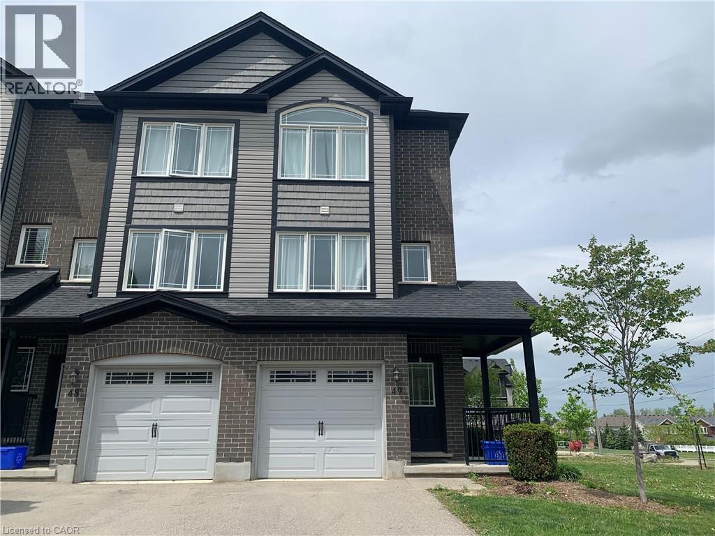 Photo principale - 12 Poplar Dr
