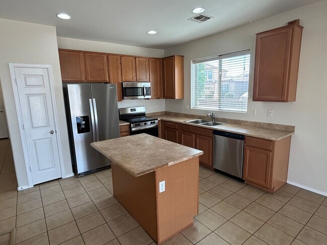 Photo - 10042 W Illini St House