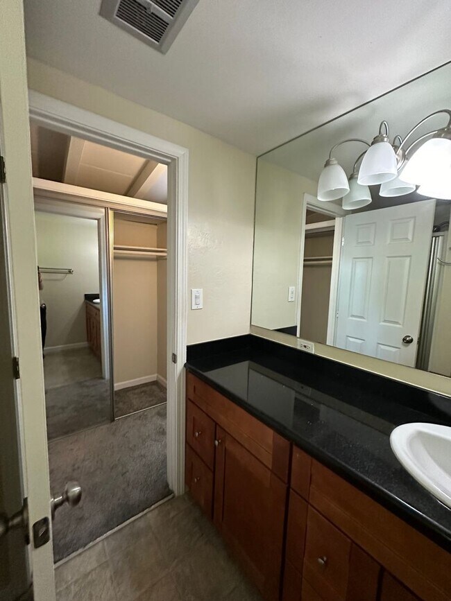 Foto del edificio - Sunnyvale, 3 bedroom, 2 bath, ready for mo...