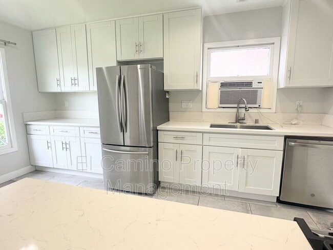 Building Photo - 5024 W 130th St