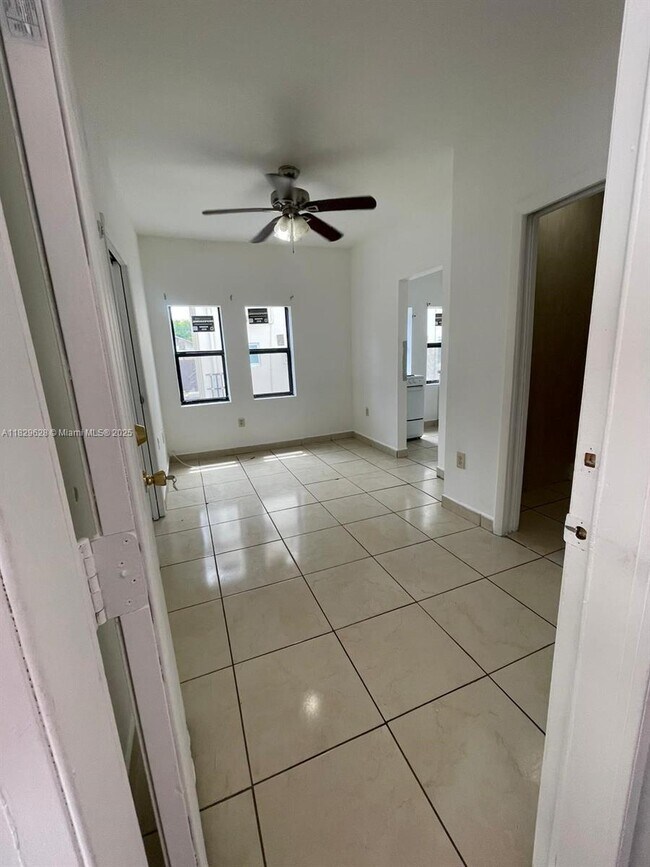 Foto del edificio - 1140 NW 4th St