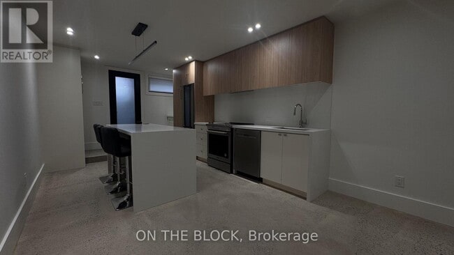 Photo du bâtiment - 1041 College St