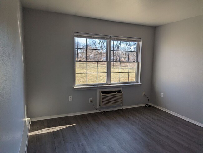 Foto del edificio - Upstairs 2 Bedroom Updated Apartment