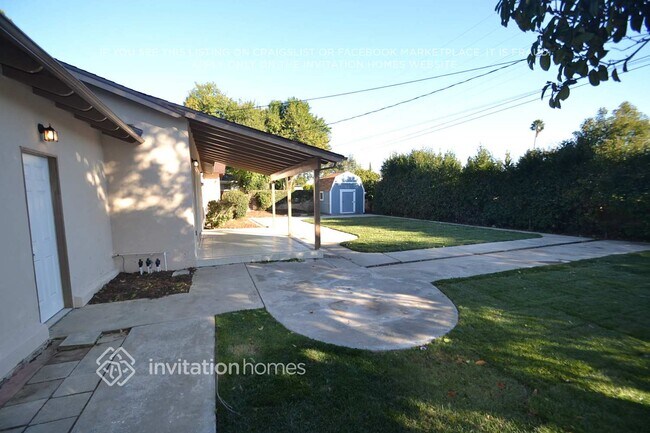 Foto del edificio - 957 N Primrose Ave