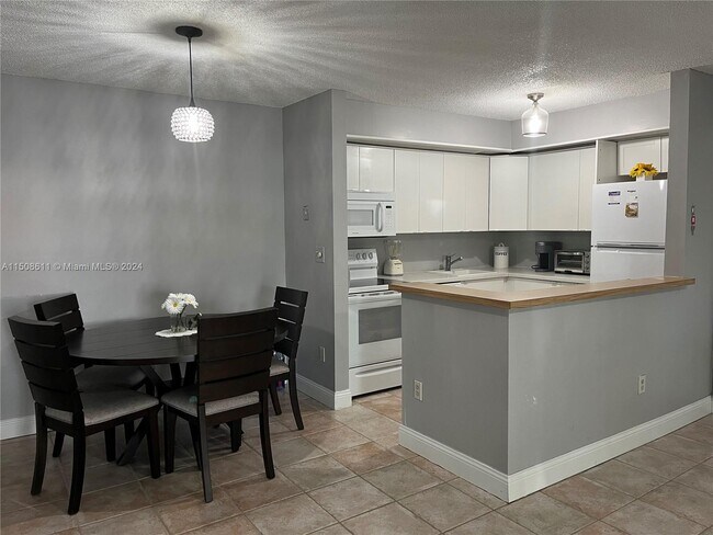 Building Photo - 9668 S Belfort Cir