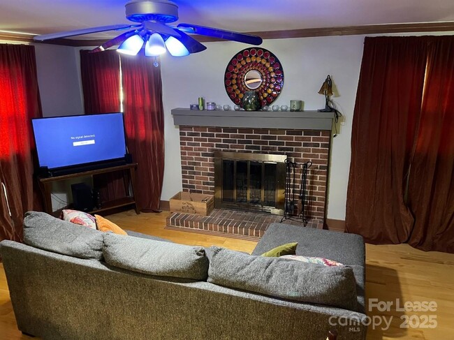 Foto del edificio - 6734 Knollgate Dr