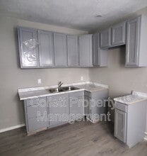 Building Photo - 1924 E 123rd St