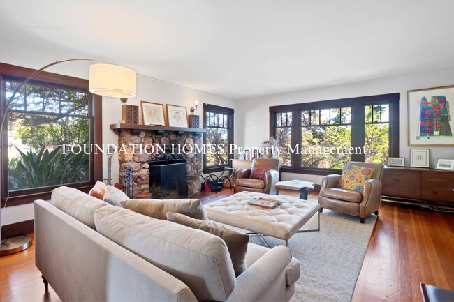 Building Photo - Gorgeous Hilltop Home on Rocklyn - A/C - F...