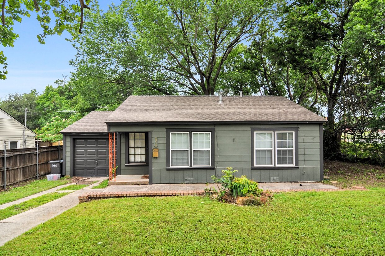 Primary Photo - 7328 Brazos Ave