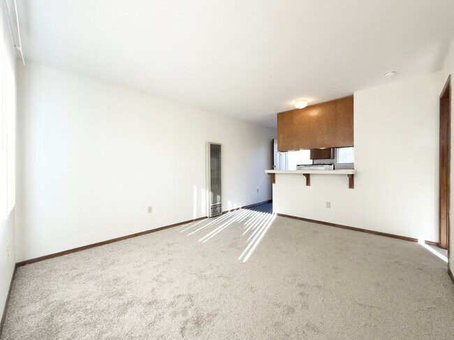 Foto del edificio - Hillside One-Bedroom Apartment