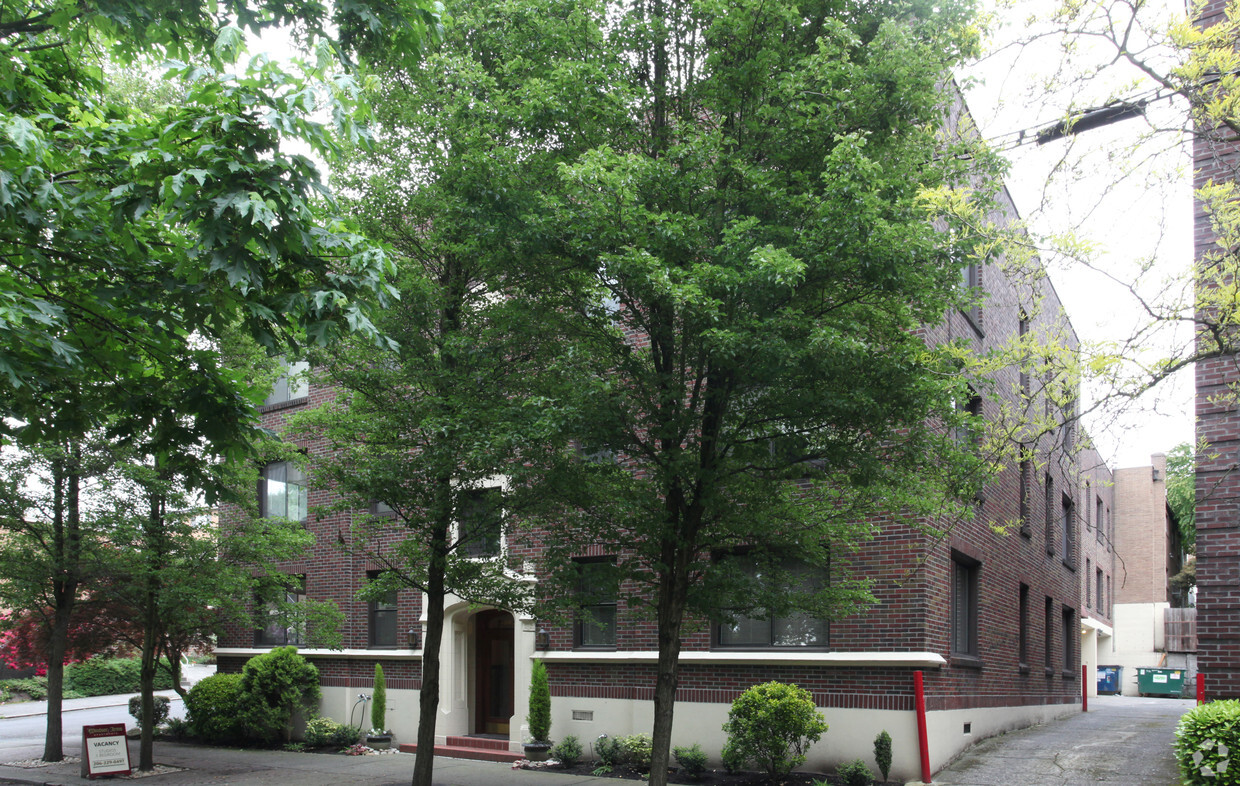 Building Photo - Windsor Arms Apartments