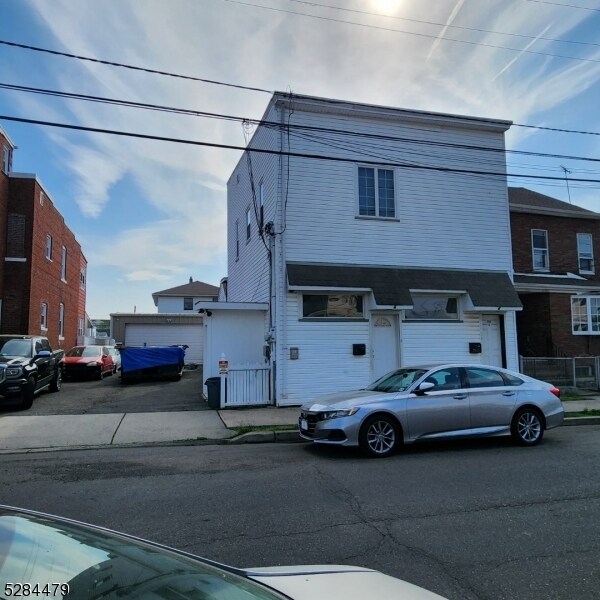 Primary Photo - 333 Clinton St
