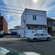 Building Photo - 333 Clinton St