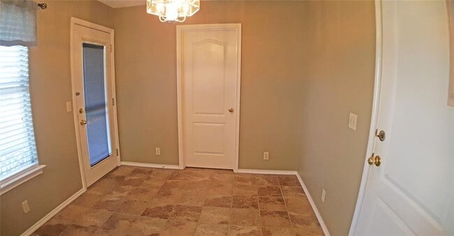 Foto del edificio - 13302 Bennington Ln