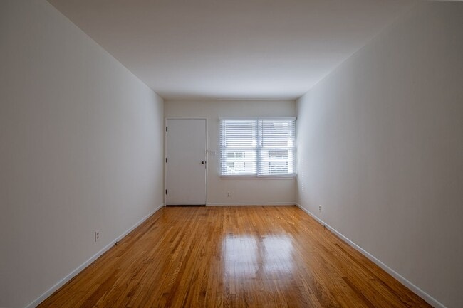 Building Photo - Juanita Residences