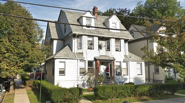Building Photo - 542 Van Cortlandt Park Ave