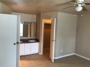 Building Photo - 9090 S Braeswood Blvd