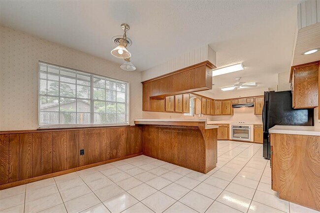 Building Photo - 2801 Whispering Pines St