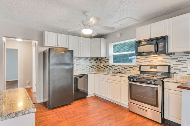 Foto del edificio - 8613 Betty Lee Ave