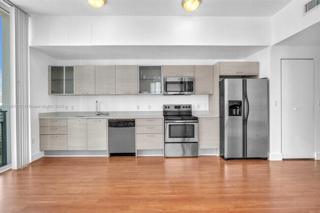 Foto del edificio - 350 NE 24th St
