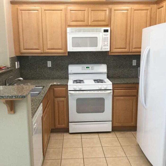 Foto del edificio - Price Just Reduced!