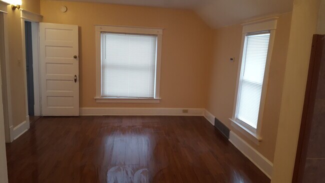 Main living room - 4530 21st Ave