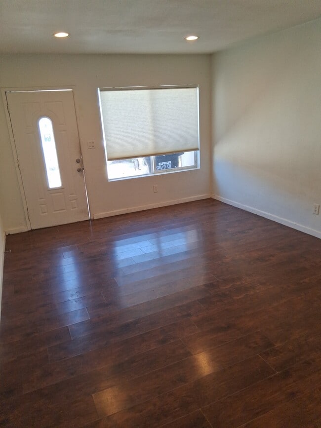 Foto del edificio - 327 S Wayfield St