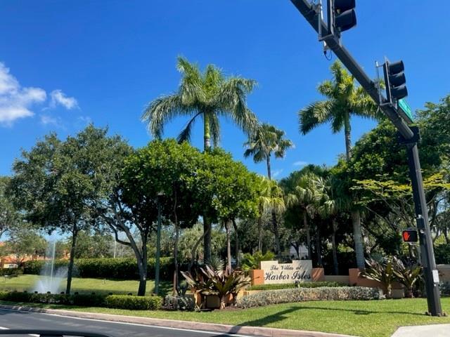 Foto del edificio - 4942 Leeward Ln