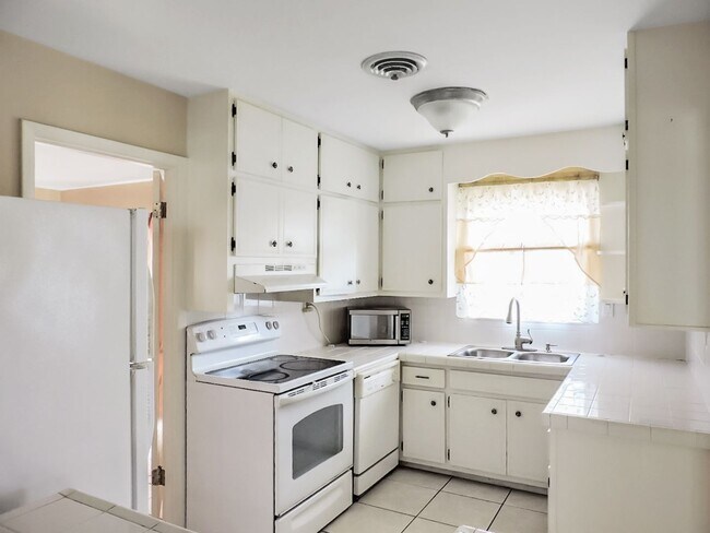 Building Photo - Venice Gardens Annual Home for Rent