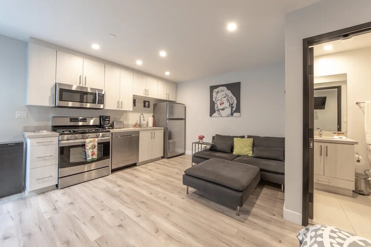 Foto principal - 479 Washington Blvd