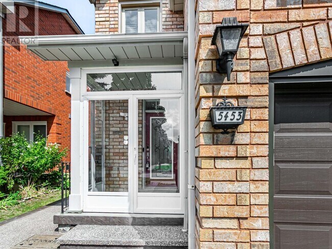 Photo du bâtiment - 5453 Palmerston Crescent