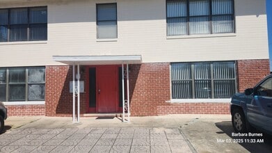 Building Photo - 407 Auburn Dr