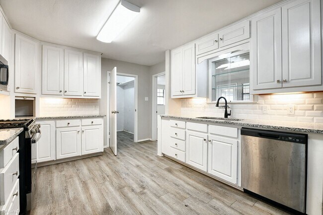 Foto del edificio - 4 br, 2 bath House - 204 W Northern Ave