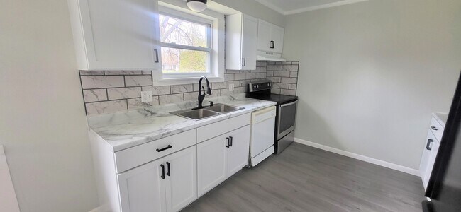 Foto del edificio - 6905 Bradford Dr
