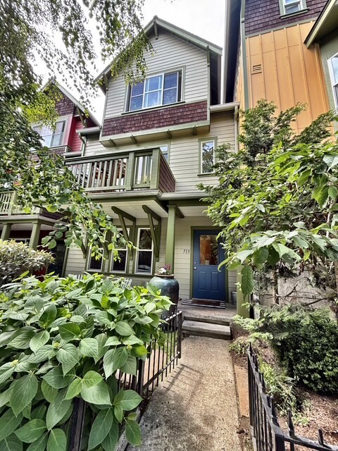 Primary Photo - 713 Madison Ave N