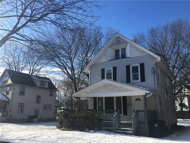 Building Photo - 228 Oakdale Ave