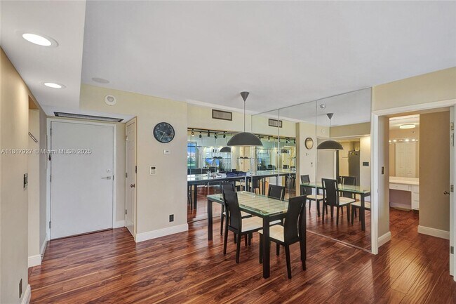 Foto del edificio - 20225 NE 34th Ct