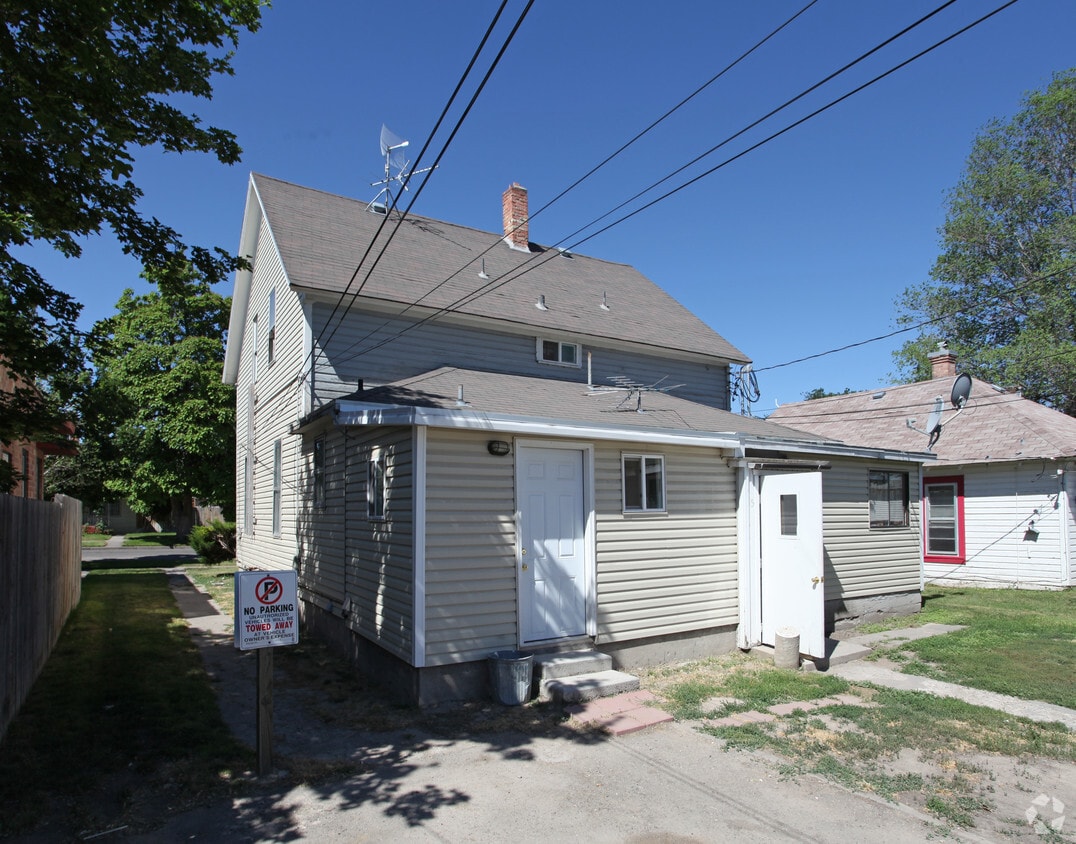 Building Photo - 312 3rd Ave W