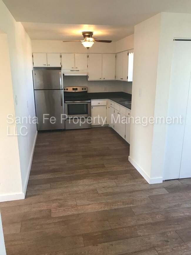 Building Photo - Newly Refurbished Apartment available now!